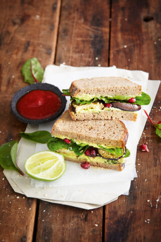 Sandwich mit Avocado und Minze Sandwich mit Avocado und Minze