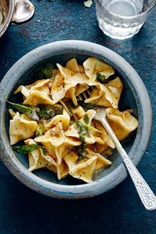 Vegetarische Mantı - kleine Schätze aus Nudelteig Vegetarische Mantı - kleine Schätze aus Nudelteig