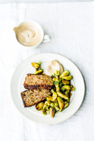 Nussbraten mit Wok-Rosenkohl Nussbraten mit Wok-Rosenkohl