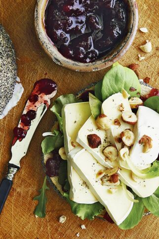 Camembert-Bagel mit Preiselbeeren Camembert-Bagel mit Preiselbeeren