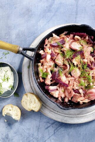 Borschtsch-Pfanne mit Fischfilet Borschtsch-Pfanne mit Fischfilet