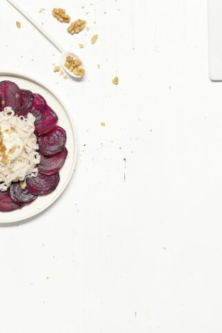 Bete-Carpaccio mit Gorgonzola-Nudeln Bete-Carpaccio mit Gorgonzola-Nudeln