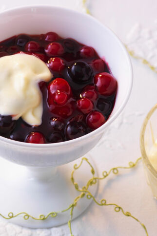 Beerengrütze mit Vanillesauce Beerengrütze mit Vanillesauce