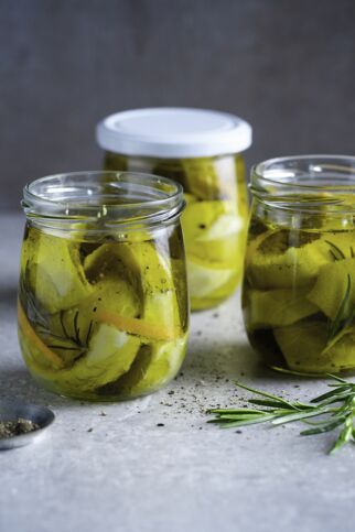 Artischocken mit Rosmarin, Zitronen und Orangen Artischocken mit Rosmarin, Zitronen und Orangen