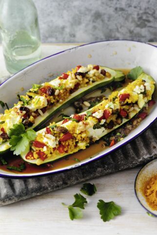 Gefüllte Zucchini mit Bulgur-Pilaw Gefüllte Zucchini mit Bulgur-Pilaw
