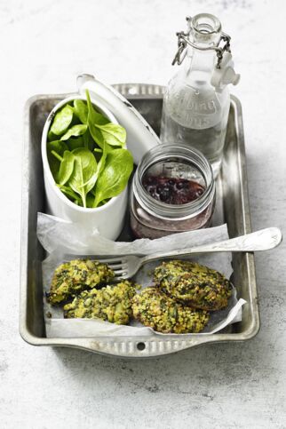 Hirseküchlein mit Spinat-salat Hirseküchlein mit Spinat-salat