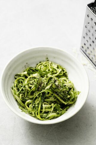 Zucchininudeln mit Rucolapesto Zucchininudeln mit Rucolapesto