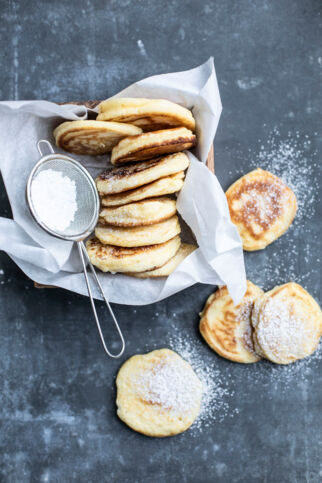Blini mit Puderzucker Blini mit Puderzucker