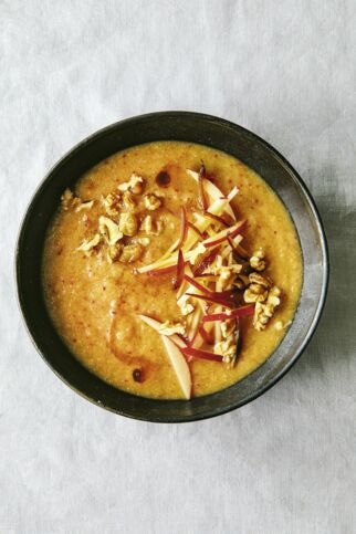 Dattel-Smoothie-Bowl mit Chia-Samen Dattel-Smoothie-Bowl mit Chia-Samen