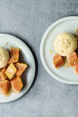 Kokoseis mit Sesam Kokoseis mit Sesam