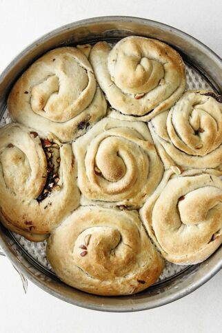 Rosenkuchen mit Mandel-Schoko-Füllung Rosenkuchen mit Mandel-Schoko-Füllung