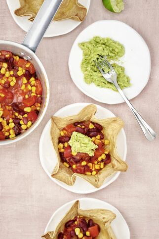 Veggie-Chili in Tortilla-Bowls Veggie-Chili in Tortilla-Bowls