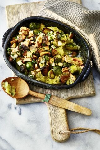 Rosenkohl-Kartoffel-Auflauf mit
Birnen-Walnuss-Sprinkle Rosenkohl-Kartoffel-Auflauf mit
Birnen-Walnuss-Sprinkle