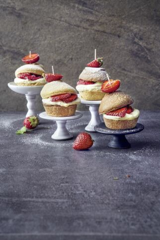 Puddingburger mit Erdbeeren Puddingburger mit Erdbeeren