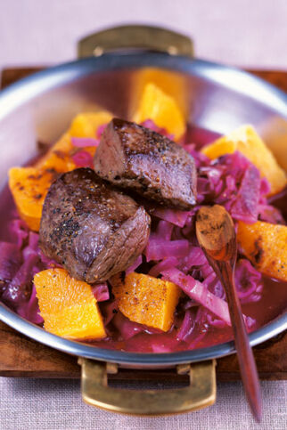 Rehmedaillons mit Zimt-Orangen-Rotkohl Rehmedaillons mit Zimt-Orangen-Rotkohl