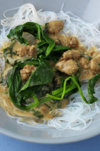 Durchsichtige Nudeln mit Erdnussbutter Durchsichtige Nudeln mit Erdnussbutter