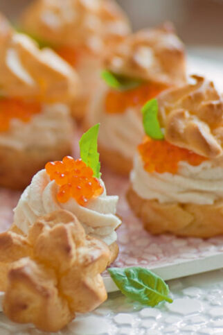 Profiteroles mit Forellencreme Profiteroles mit Forellencreme