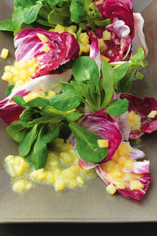 Feldsalat mit Kartoffeldressing Feldsalat mit Kartoffeldressing