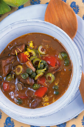 Gulasch mit Oliven Gulasch mit Oliven