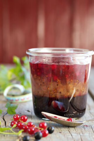 Dreifarbige Johannisbeerkonfitüre Dreifarbige Johannisbeerkonfitüre