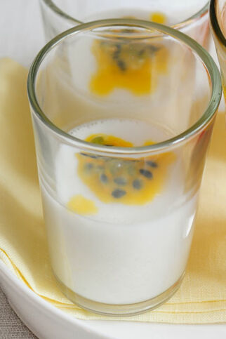 Kokos-Panna-cotta mit Maracujasauce Kokos-Panna-cotta mit Maracujasauce