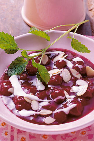 Rote Grütze mit Sahne Rote Grütze mit Sahne