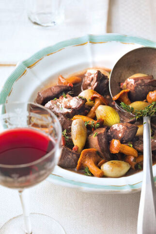 Wildgulasch mit Pfifferlingen Wildgulasch mit Pfifferlingen