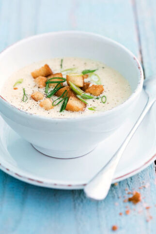 Cremige Brotsuppe mit Meerrettich Cremige Brotsuppe mit Meerrettich