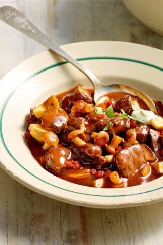 Wildgulasch mit Waldpilzen Wildgulasch mit Waldpilzen