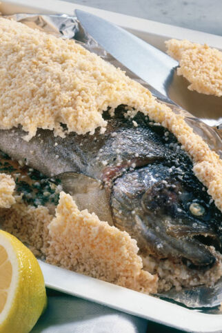 Lachsforelle in Salzkruste Lachsforelle in Salzkruste