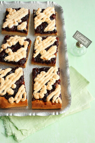 Süßer Zwiebelkuchen mit Cranberrys Süßer Zwiebelkuchen mit Cranberrys