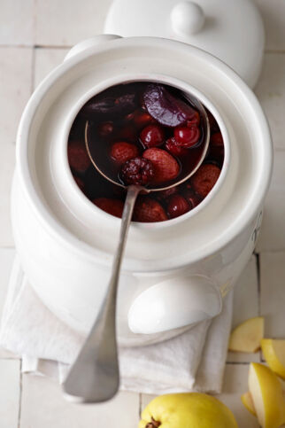 Rumtopf mit Gartenfrüchten Rumtopf mit Gartenfrüchten