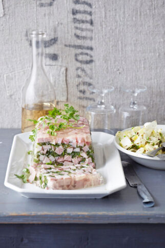 Schinkensülze mit Kerbel und Schalotten Schinkensülze mit Kerbel und Schalotten