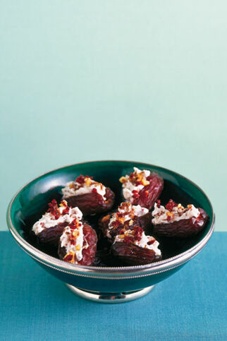 Datteln mit Zimt-Frischkäse-Füllung Datteln mit Zimt-Frischkäse-Füllung