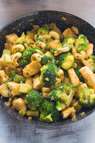 Cashew-Brokkoli mit Hähnchen Cashew-Brokkoli mit Hähnchen