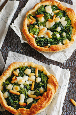 Mini-Spinat-Gratin auf Blätterteig Mini-Spinat-Gratin auf Blätterteig
