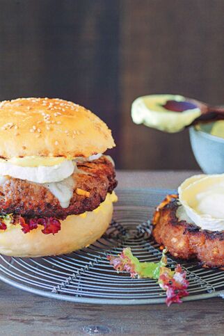 Ziegenkäse-Dattel-Burger Ziegenkäse-Dattel-Burger