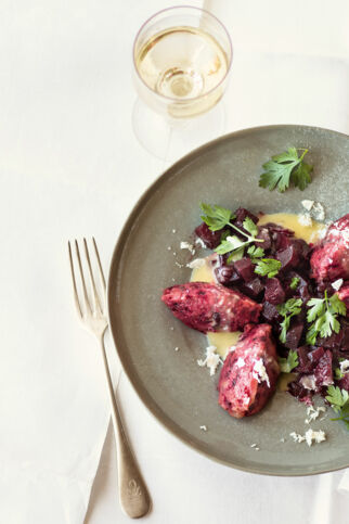 Rote-Bete-Klößchen mit Gemüse und Zitronen-Butter Rote-Bete-Klößchen mit Gemüse und Zitronen-Butter