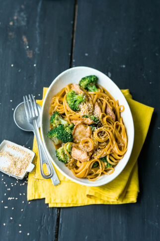 Brokkoli-Nudeln mit Schweinefilet Brokkoli-Nudeln mit Schweinefilet