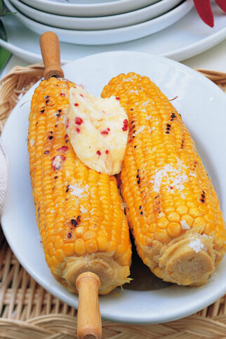 Maiskolben mit Chili-Honig-Butter Maiskolben mit Chili-Honig-Butter