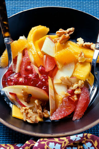 Obstsalat mit Walnüssen und Leinöl Obstsalat mit Walnüssen und Leinöl