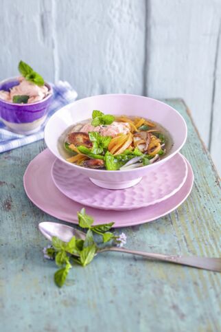 Bowl mit Süßkartoffel-Nudeln Bowl mit Süßkartoffel-Nudeln