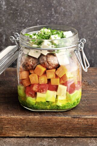 Gebackener Süßkartoffelsalat mit Hackbällchen Gebackener Süßkartoffelsalat mit Hackbällchen