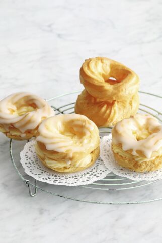 Brandteigkringel mit Vanillefüllung Brandteigkringel mit Vanillefüllung