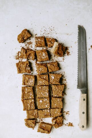 Cashew Bites mit Dattelkaramell Cashew Bites mit Dattelkaramell