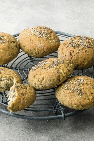 Buchweizen-Chia-Brötchen Buchweizen-Chia-Brötchen
