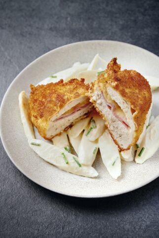 Hähnchen-Cordon-Bleu mit Spargelsalat Hähnchen-Cordon-Bleu mit Spargelsalat