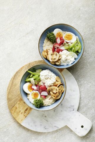 Buntes Gemüse-Porridge mit Ei Buntes Gemüse-Porridge mit Ei