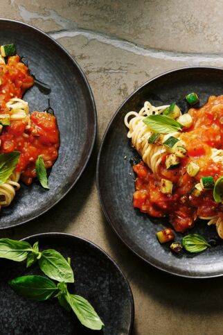Tomatensugo mit Zucchini Tomatensugo mit Zucchini