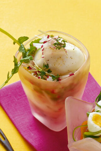 Eier im Glas mit Radieschen Eier im Glas mit Radieschen